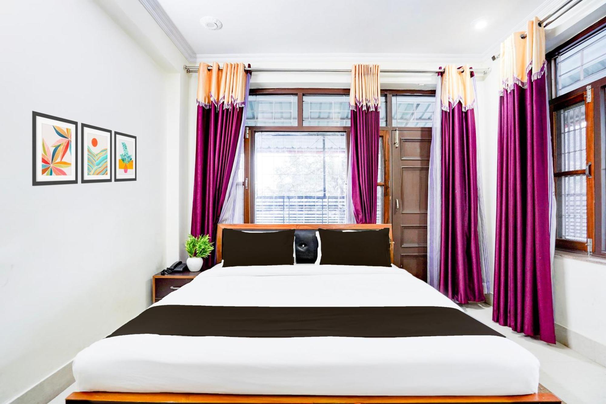 Super Townhouse Mall Road Near Library Chowk Масурі Екстер'єр фото
