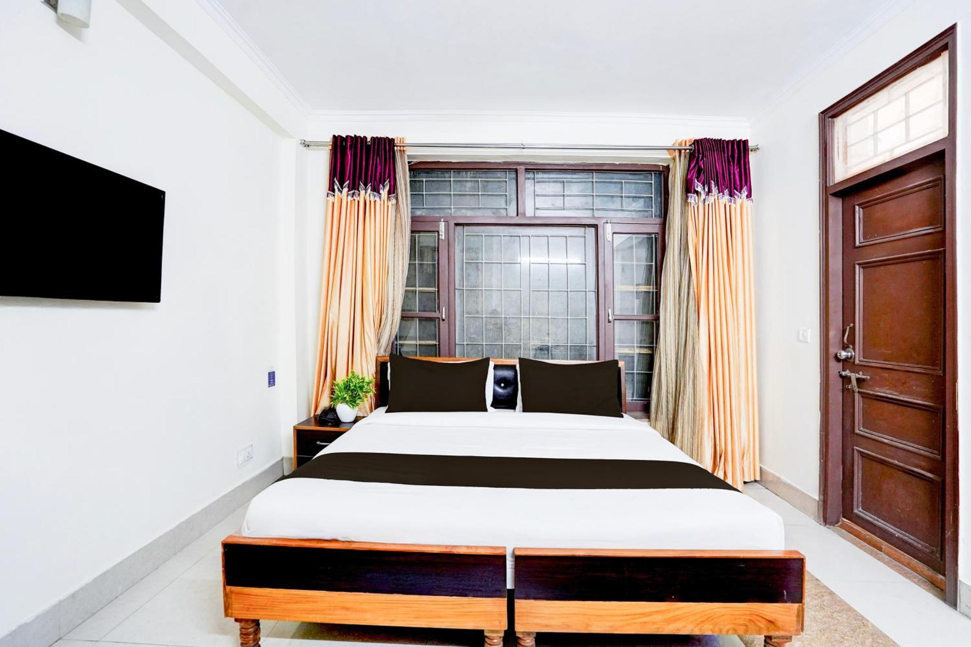 Super Townhouse Mall Road Near Library Chowk Масурі Екстер'єр фото